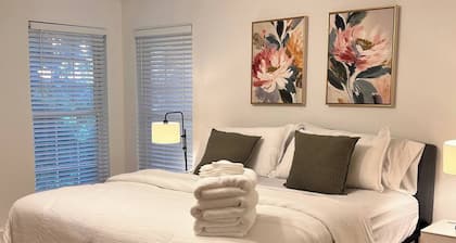 Charming 4-bedroom house with AC and WiFi in lovely Farmington