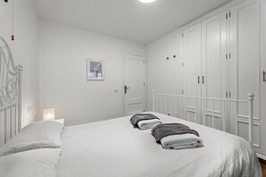 2 bedrooms, free WiFi, bed sheets - La Casa de Tara: Tu Refugio de Sol y Mar en Playa Honda (Playa Honda)