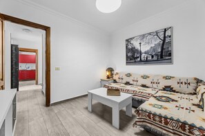 TV - Casa Zafiro | Holiday Apartment in Lanzarote (Playa Honda)