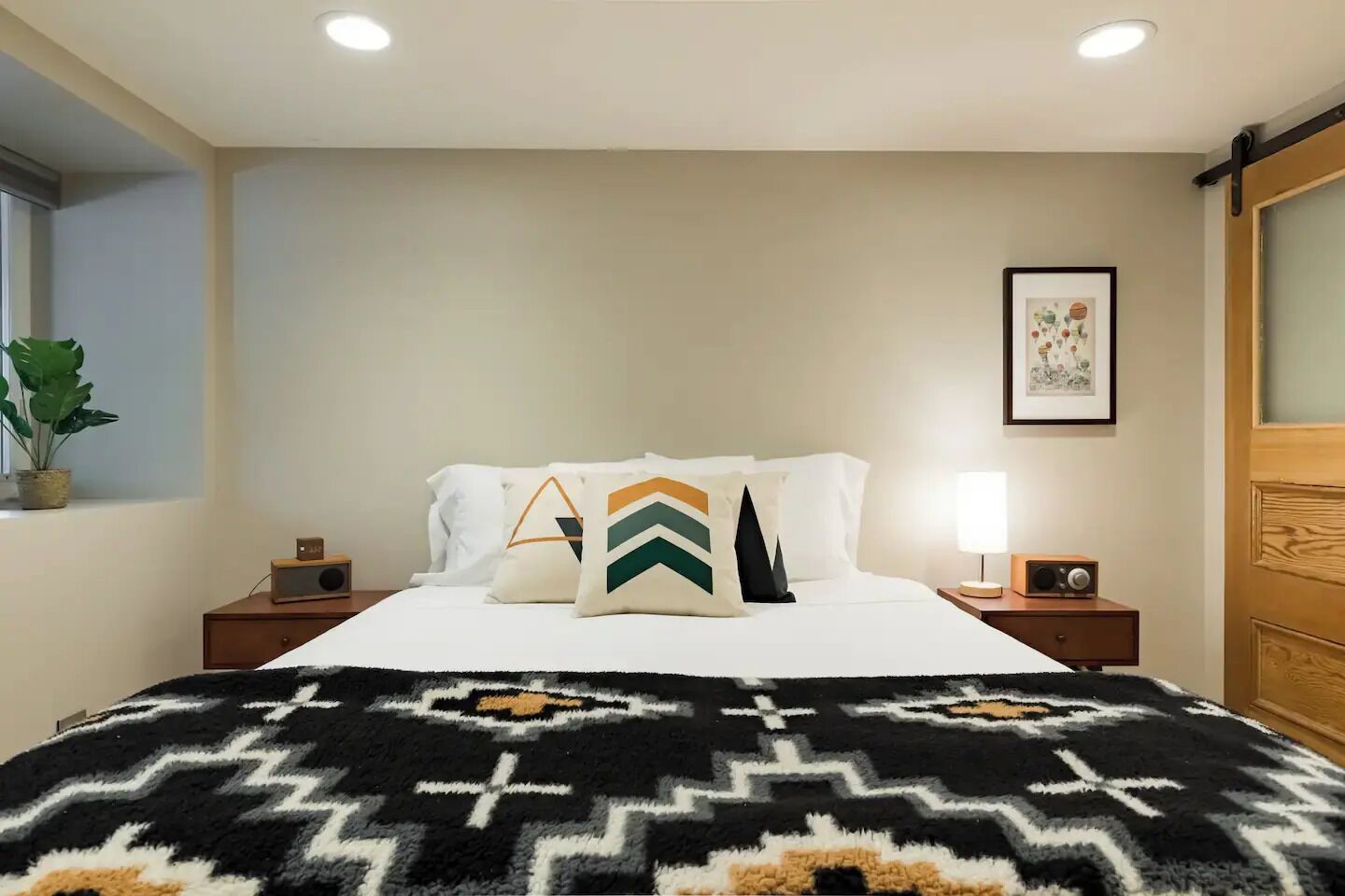 2 عدّة غرف نوم ومكتب ومكواة/لوح كي وواي فاي