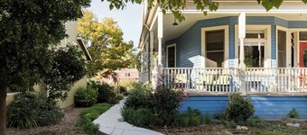 Charming 2-bedroom in historic home