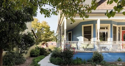 Charming 2-bedroom in historic home