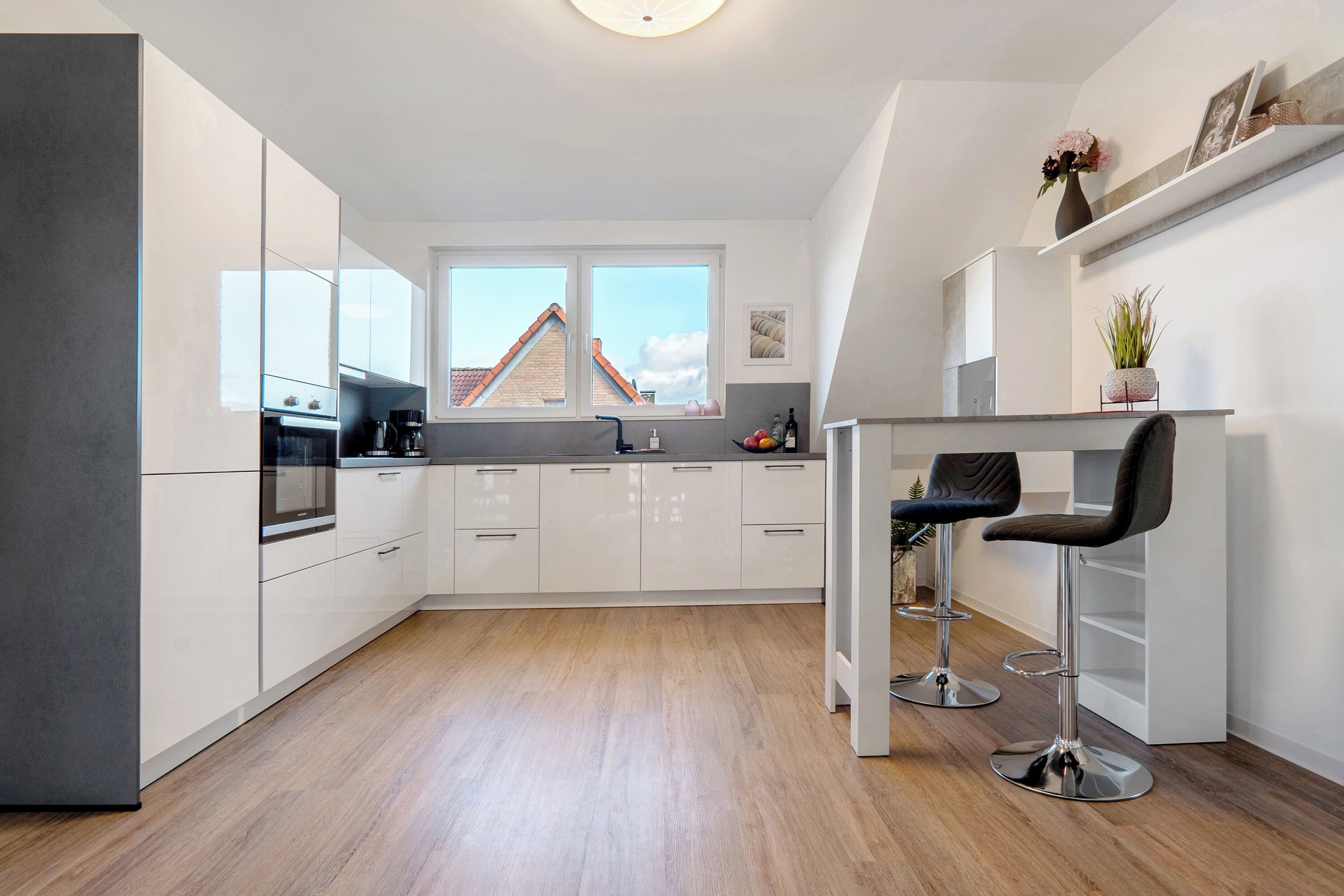 Køleskab, mikrobølgeovn, ovn, kogeplade