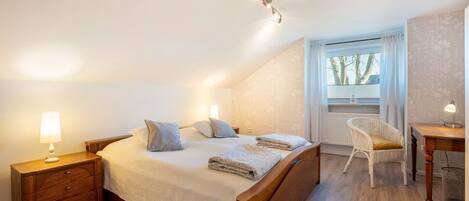 4 quartos, Wi-Fi de cortesia, roupa de cama