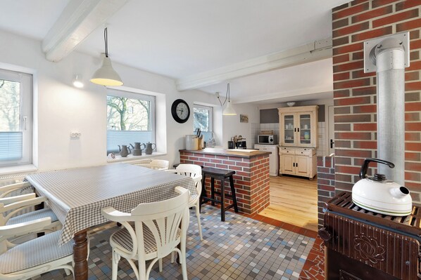 Dining - Apartment 'Room 24' with Terrace, Garden and Wi-Fi (Behrendorf)