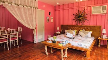 Family Room, 1 King Bed | Free WiFi, bed sheets