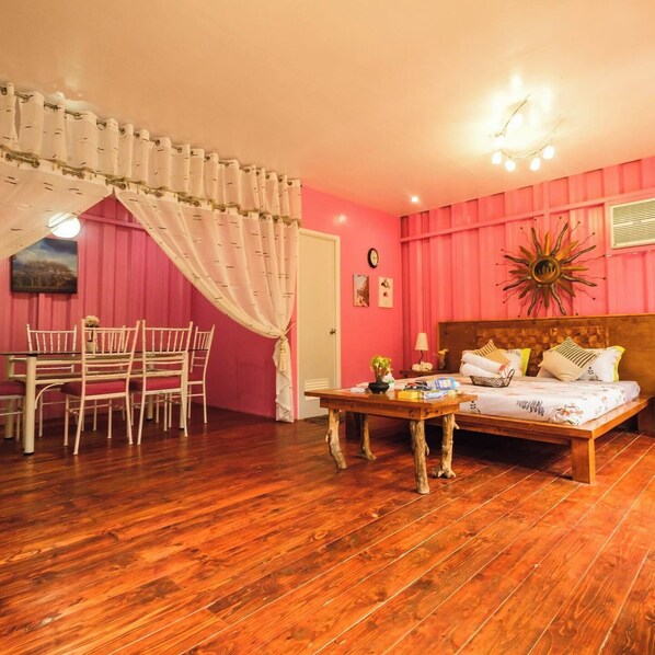 Free WiFi, bed sheets - Queens English Garden & Strawberry Farm (Alfonso)