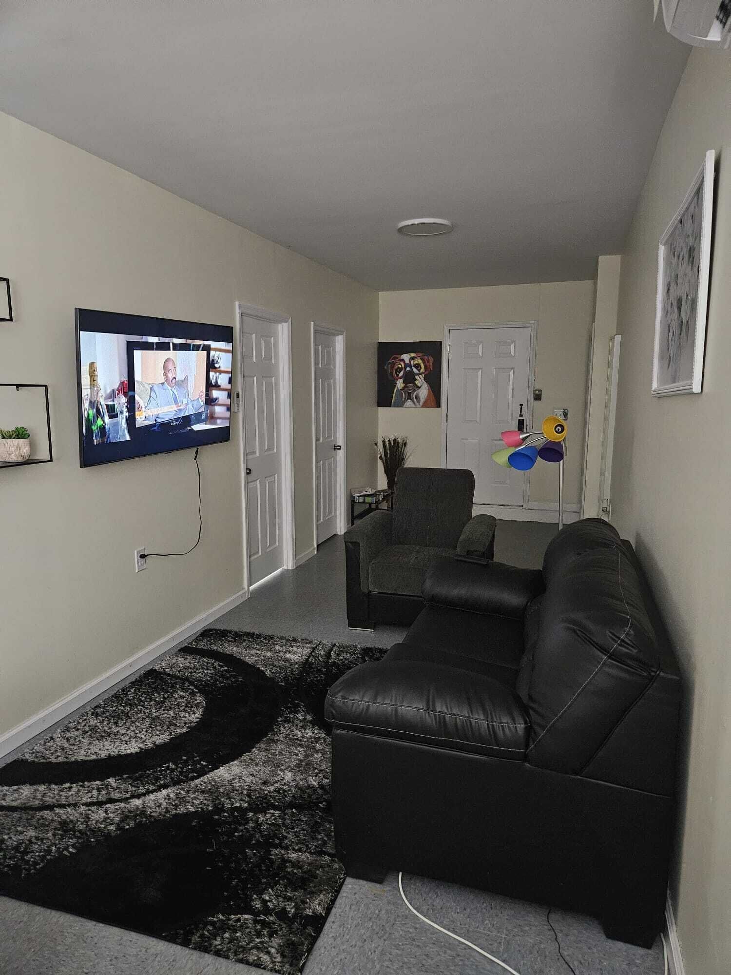 Charming 2-bedroom house with WiFi, AC in brilliant Elizabeth