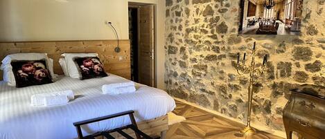 1 bedroom, travel crib, free WiFi, bed sheets