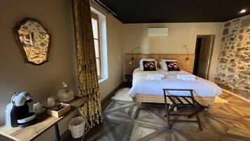 1 bedroom, travel crib, free WiFi, bed sheets