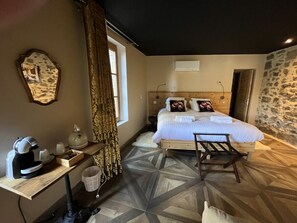 1 chambre, lit parapluie, Wi-Fi gratuit, draps fournis