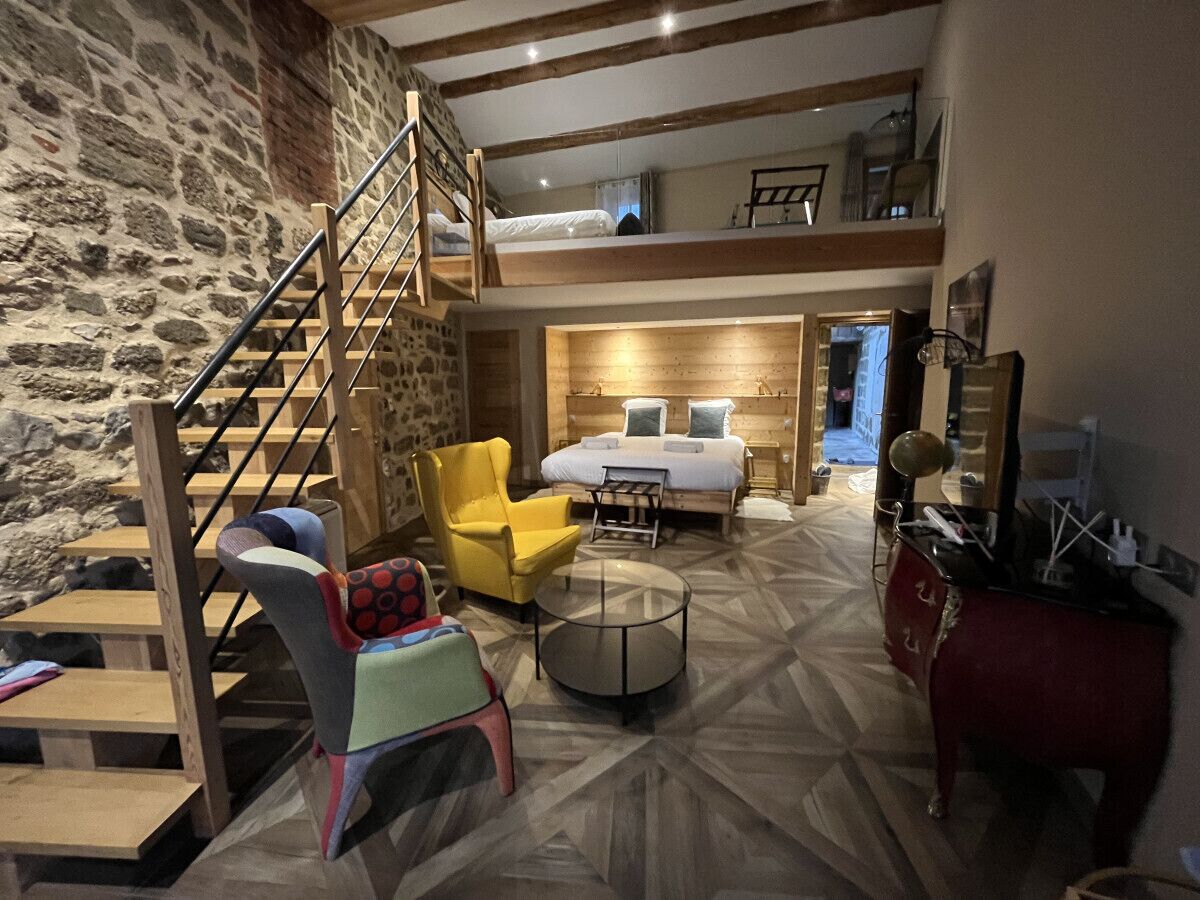 1 bedroom, travel cot, free WiFi, bed sheets