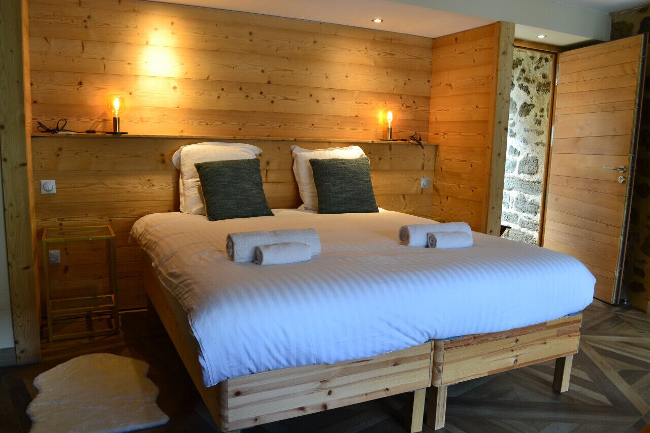 1 bedroom, travel crib, free WiFi, bed sheets