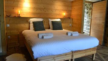1 bedroom, travel crib, free WiFi, bed sheets
