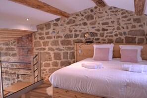 1 dormitorio, cuna de viaje, wifi gratis y ropa de cama