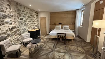 1 bedroom, travel cot, free WiFi, bed sheets