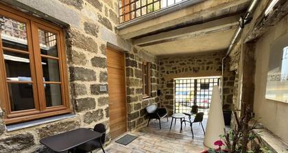 Le 19 - Patio Room 34m2 | Historic Center | Air Conditioning