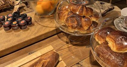 Le 19 - Chambre Patio 34m2 | Centre Historique | Clim