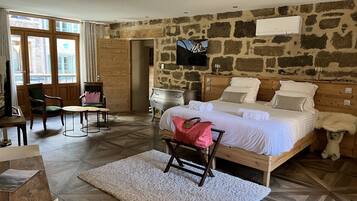 1 bedroom, travel cot, free WiFi, bed sheets