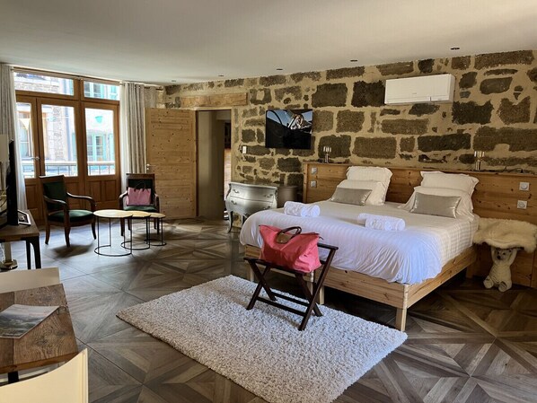 1 chambre, lit parapluie, Wi-Fi gratuit, draps fournis