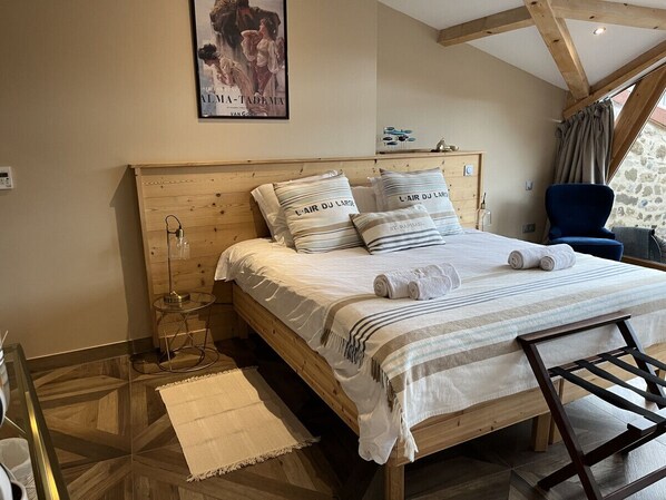 1 bedroom, travel cot, free WiFi, bed sheets