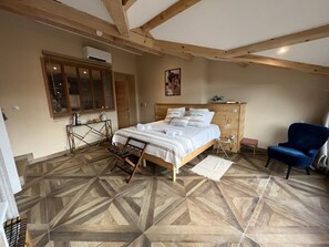 1 bedroom, travel crib, free WiFi, bed sheets