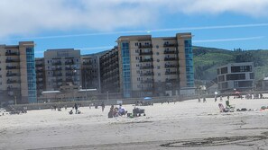 Beach - 3-bedroom penthouse at Worldmark Seaside Wi-Fi, pool, Hot Tubs, fitness room (Seaside)