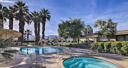 Upscale mid-century on the green. Private Hot Tub