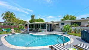 A swimming pool with lounge chairs and a covered patio area. - Eagle`s Way: Heated Pool, Firepit & Sunroom Near BEACH! (North Palm Beach)