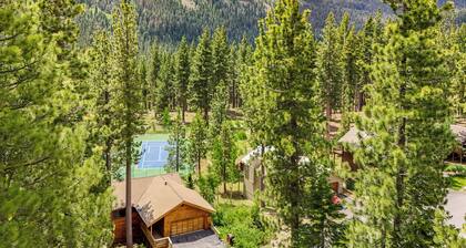 Close to Ski Slopes: Tahoe Ski Chalet w/ Fireplace