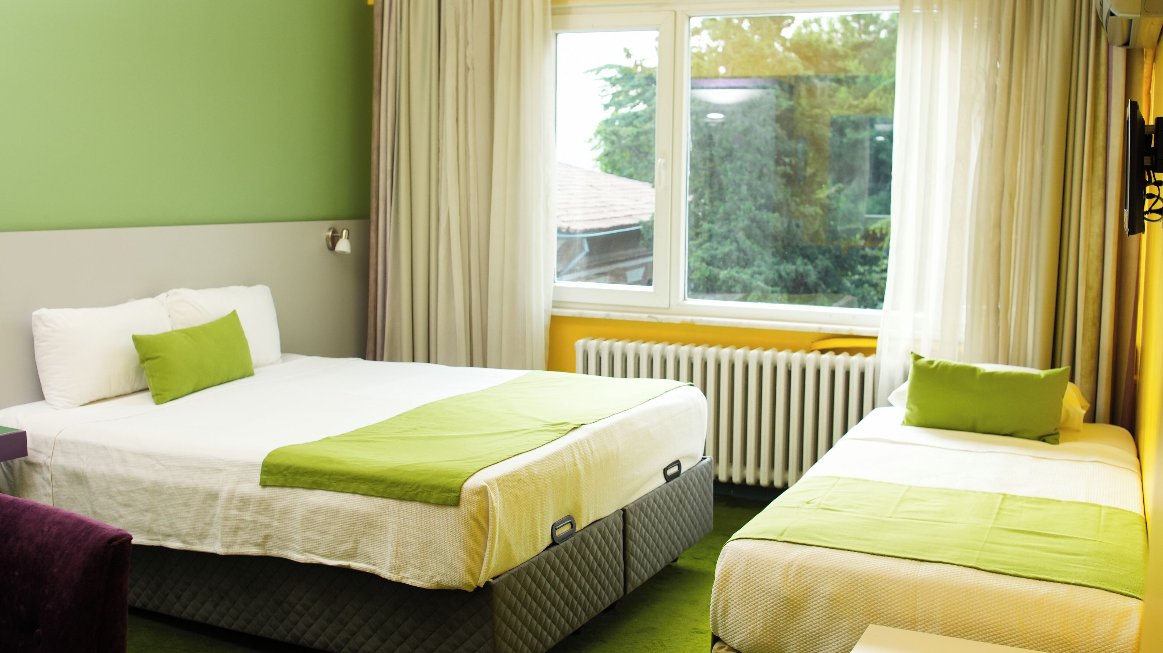 高档床上用品、笔记本电脑工作区、免费 WiFi、床单