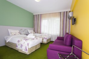 เครื่องนอนระดับพรีเมียม, พื้นที่ทำงานแบบใช้แล็ปท็อป, Wi-Fi ฟรี