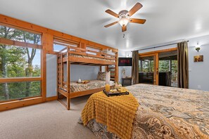 Hus, flere senger, spabadekar, fjellutsikt (1st in Sugar) | 3 soverom, individuelt dekorert, individuelt innredet og sengetøy