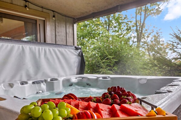 Hus, flere senger, spabadekar, fjellutsikt (1st in Sugar) | Utendørs boblebad