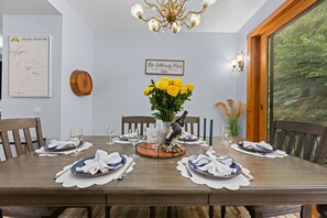 Maison, plusieurs lits, bain à remous, vue montagne (1st in Sugar) | Restauration