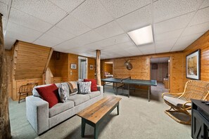 كابينة - عدة أسرّة - بمغطس ساخن - منظر للجبل (Natures Call) | منطقة المعيشة | مدفأة