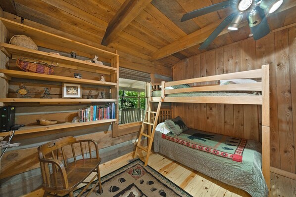 كابينة - عدة أسرّة - بمغطس ساخن - منظر للجبل (Natures Call) | 4 عدّة غرف نوم وبديكورات فريدة لكل غرفة وطراز فريد لكل وحدة