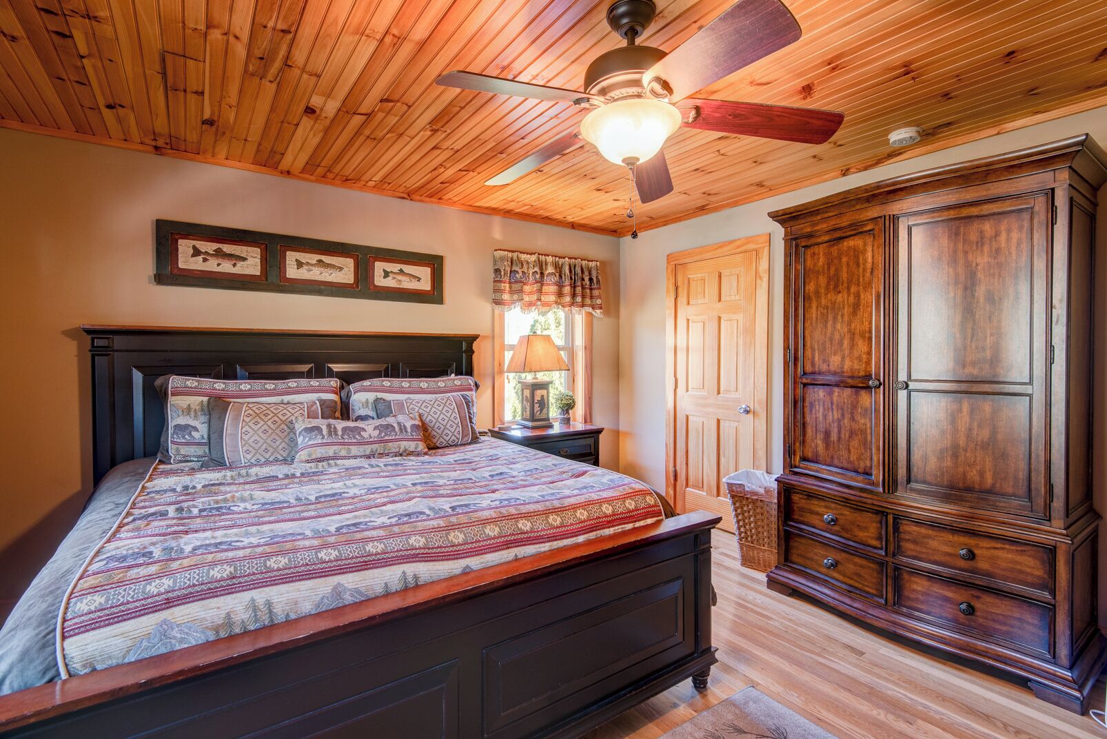 3 bedrooms, individually decorated, individually furnished, bed sheets