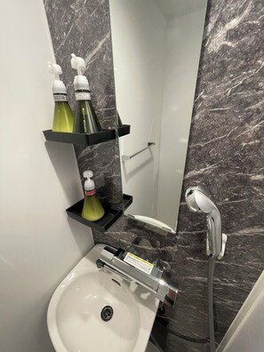 Apartment | Bathroom