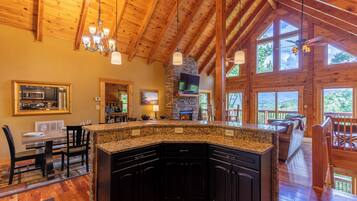 Kabin, Beberapa Tempat Tidur, hot tub, pemandangan gunung (One Day More) | Interior