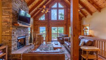 Kabin, Beberapa Tempat Tidur, hot tub, pemandangan gunung (One Day More) | Area keluarga | Perapian