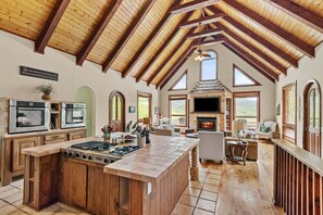House, Multiple Beds, Patio, Mountain View (Stoneledge Manor) | Interior - Stoneledge Manor (Banner Elk)