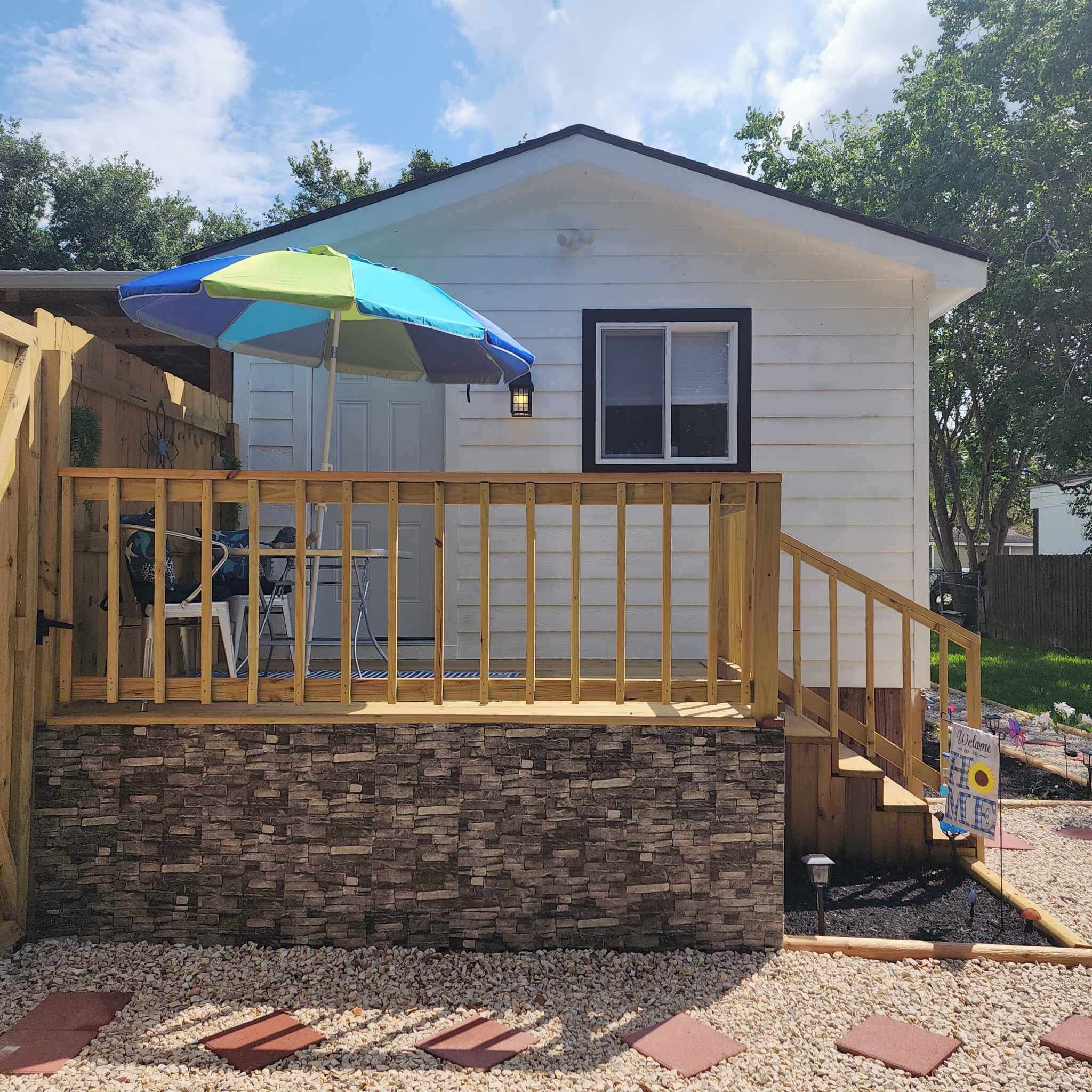 Cozy 1-bedroom apartment with AC and WiFi in enchanting Bacliff