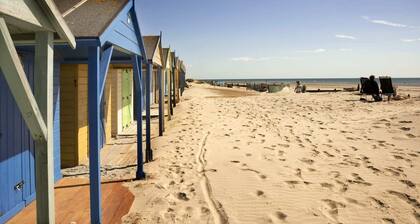 Coastal Retreat for 10 with Hot Tub