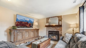 House, Mountain View | Living area - Victory Mountain (Colorado Springs)
