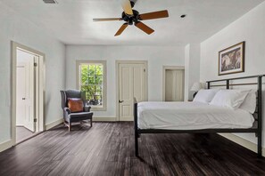 5 bedrooms, desk, iron/ironing board, WiFi
