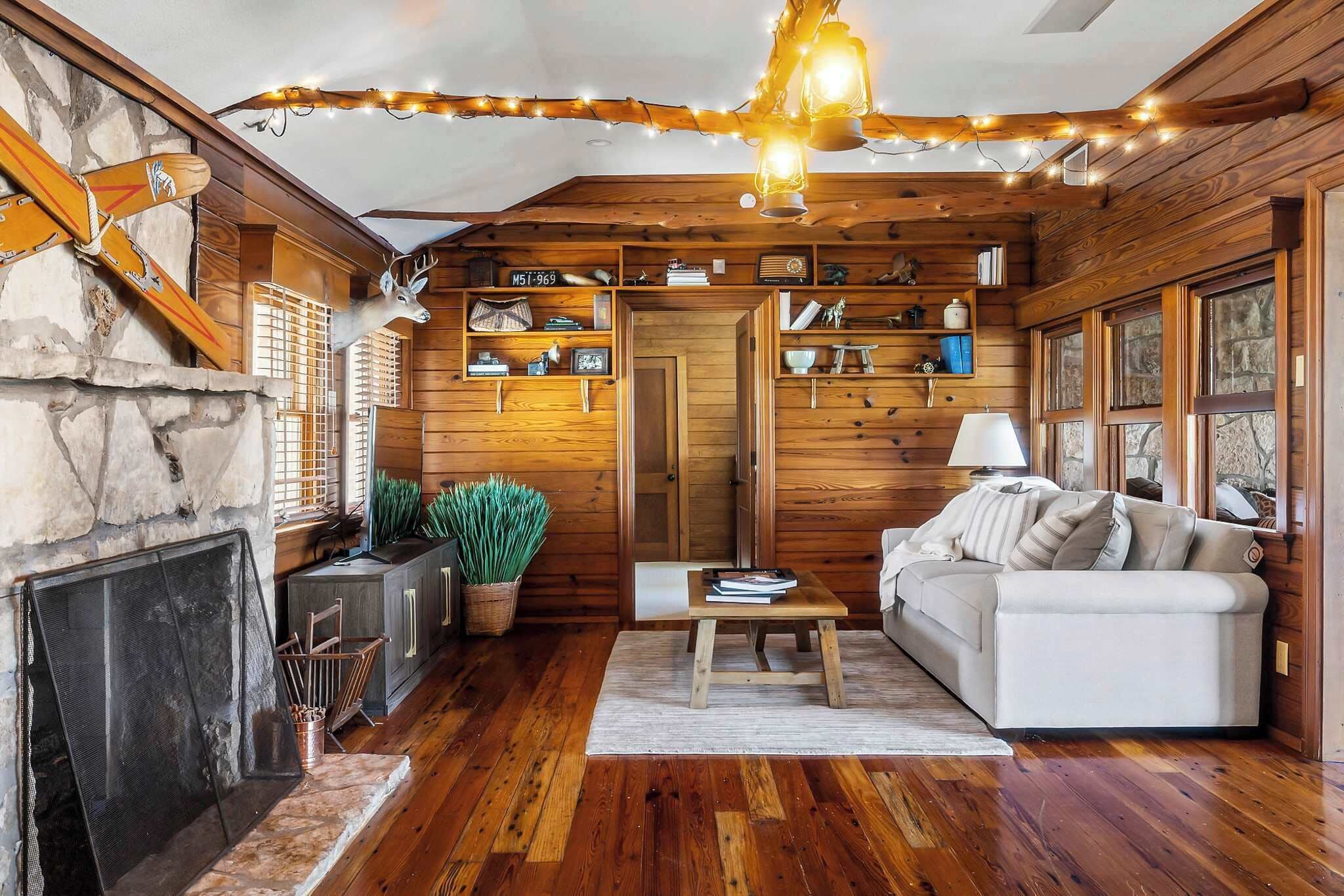 Historic 5br / Lakefront Cabins W/ Dock / Fire Pit - Austin, TX