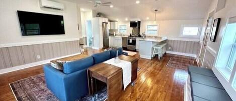 Een televisie en een kantoor