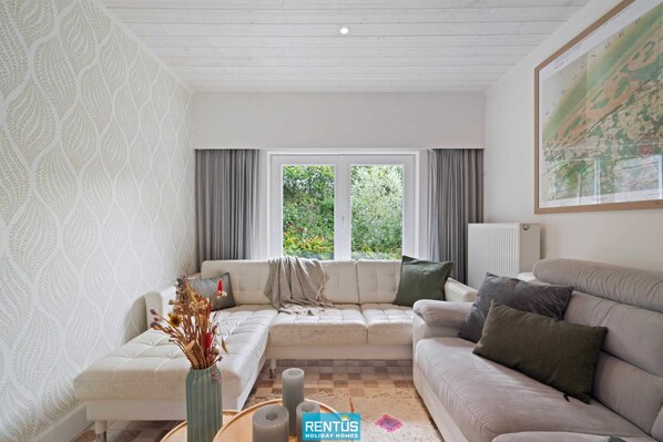 TV, offices - Villa Sandsfoot – fisherman's cottage in Koksijde (Koksijde)