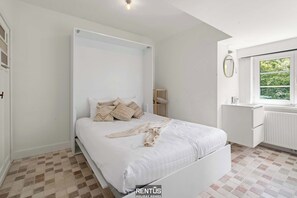 3 soverom, skrivebord, reiseseng for barn og wi-fi